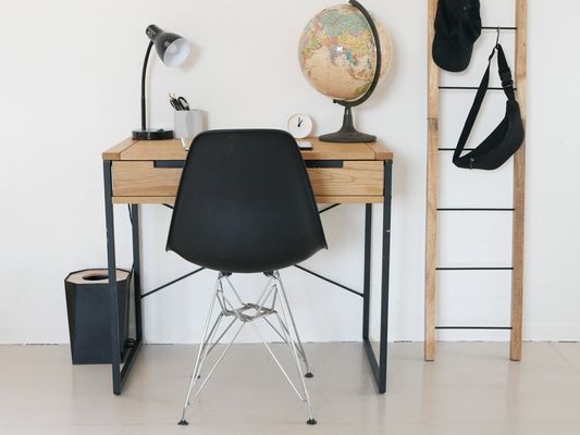 Foldable Metal Wood Surface Dinning Table for Office Needs in Northern Europe Style